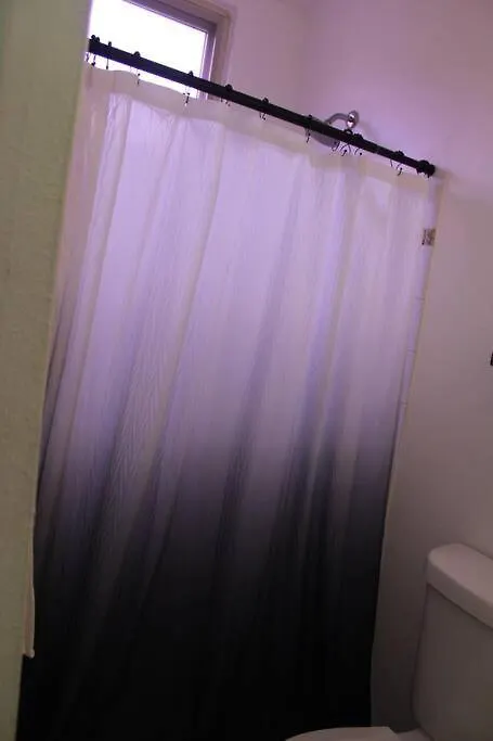 Apartman Near The Airport And Cozy Home Carolina