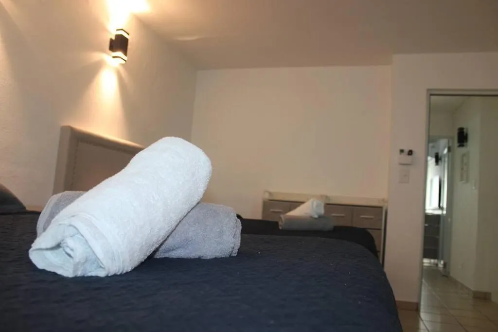 Near The Airport And Cozy Home Carolina Apartman