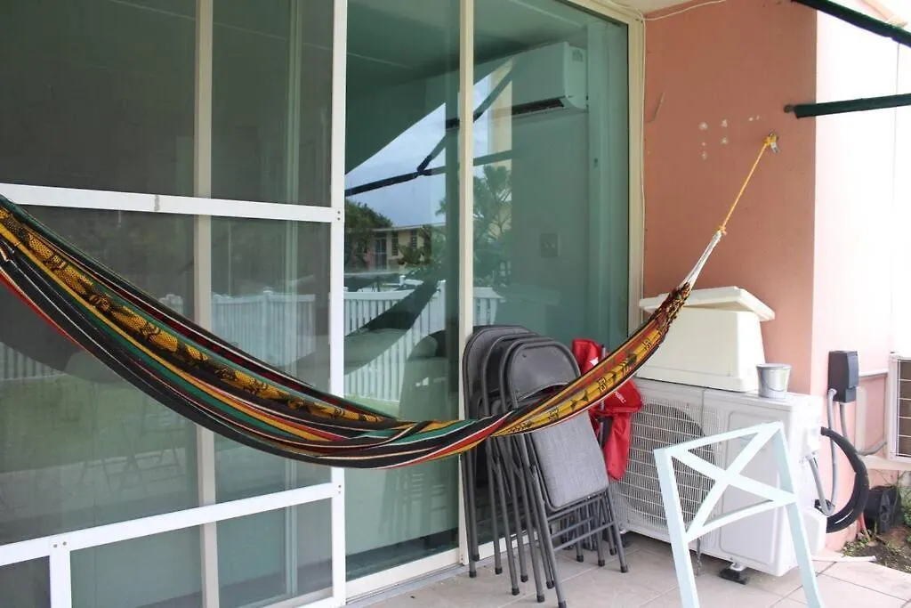 Apartman Near The Airport And Cozy Home Carolina